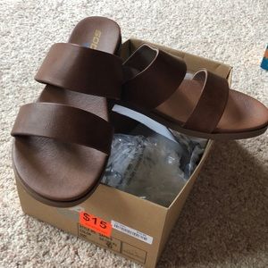 Women’s slip on sandal size10